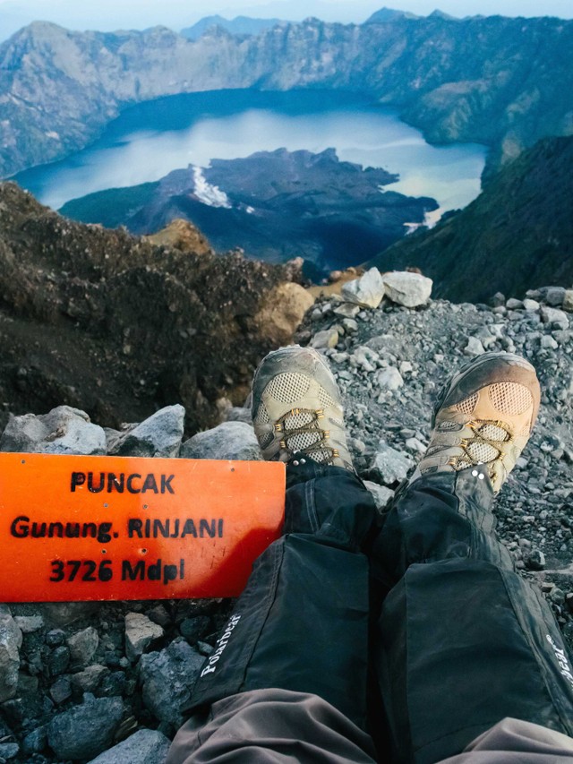 Ilustrasi pendakian Gunung Rinjani, Lombok. Foto: Shutter Stock