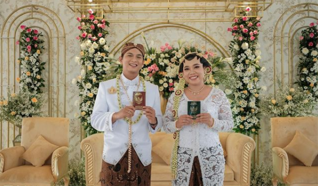 Pernikahan Mumuk Gomez dan Eno Retra. Foto: Instagram/mumukgomez