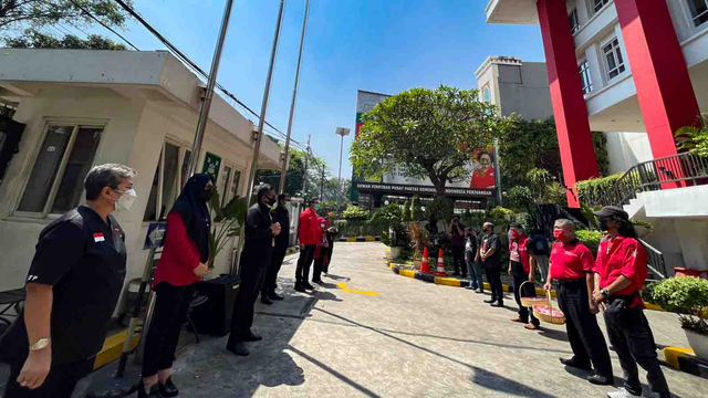 Tabur bunga di Kantor DPP PDIP memperingati peristiwa kudatuli. Foto: Dok. PDIP