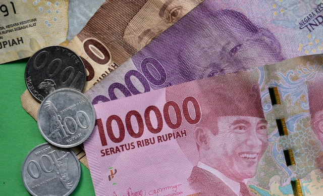 https://pixabay.com/id/photos/indonesia-rupiah-uang-6403805/