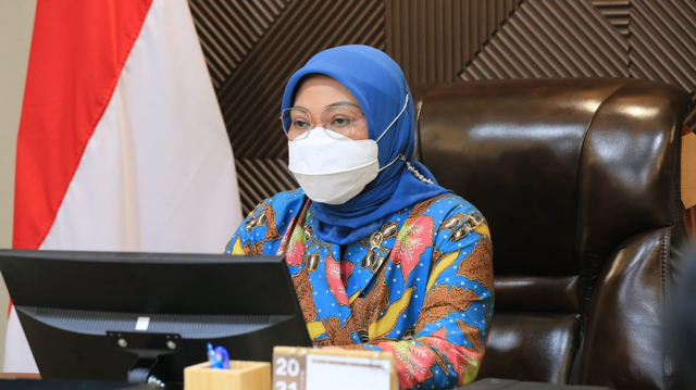 Menaker Ida Fauziyah dalam acara Pertemuan P2K3 Nasional bertajuk Efektivitas Peran P2K3 dalam Penanganan COVID-19 di Jakarta, Selasa (27/7). Foto: Kemnaker RI