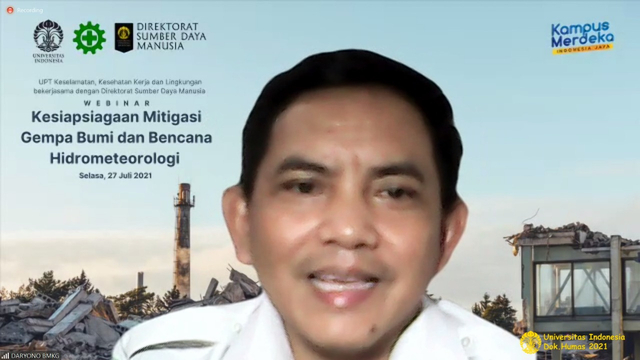 Koordinator Bidang Mitigasi, Gempa Bumi, dan Tsunami BMKG, Daryono dalam seminar daring yang diselenggarakan UI bertajuk 'Kesiapsiagaan Mitigasi Gempa Bumi & Bencana Hidrometeorologi' pada Selasa (27/7). Foto: Media Relations UI