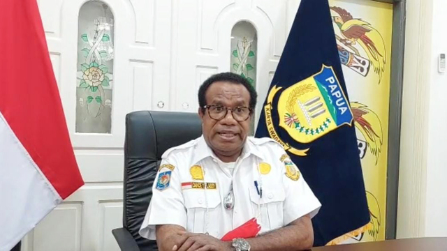 Sekretaris Daerah Provinsi Papua, Dance Julian Flassy, selaku Sekda Papua definitif yang diangkat oleh Presiden Jokowi. (BumiPapua.com/Katharina)