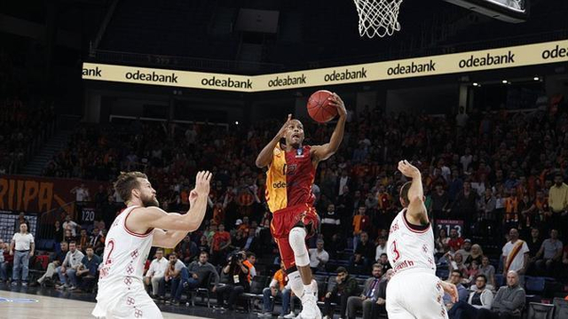 Teknik Lay Up Dalam Bola Basket (Sumber: Pixabay)