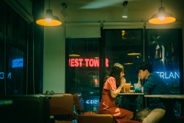 Ilustrasi Cara Menarik Perhatian Pria, 7 Tips Efektif Menurut Ahli. Foto: Pexels