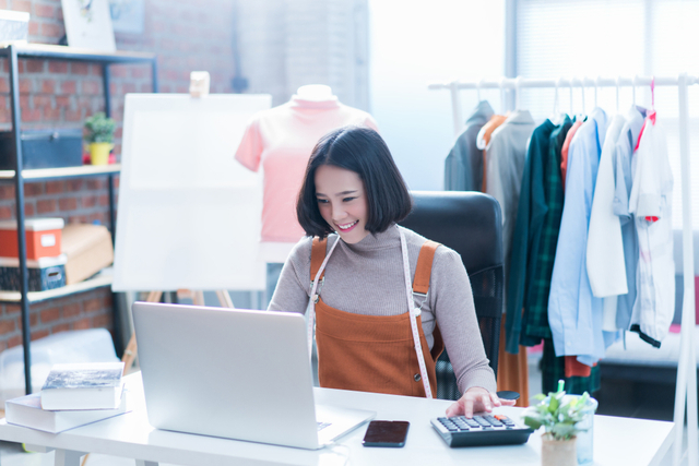 Ilustrasi memulai usaha fashion di usia muda. Foto: Shutterstock