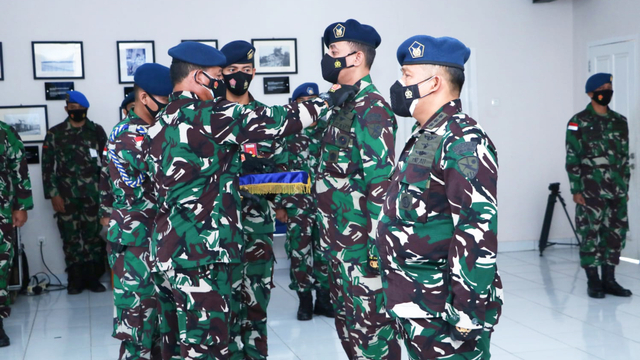 Panglima Komando Operasi Angkatan Udara III (Pangoopsau III) Marsda TNI Bowo Budiarto saat memimpin upacara serijab Danlanud Merauke. (Dok istimewa)