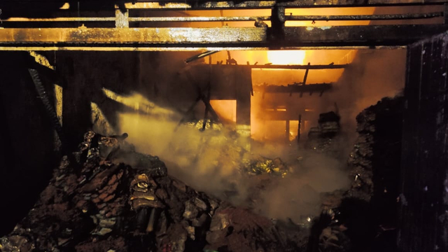 Kebakaran terjadi di sebuah gudang pakan ternak di Jalur Pantura Jalan Pangeran Diponegoro Kabupaten Brebes, Sabtu (31/7/2021) malam.