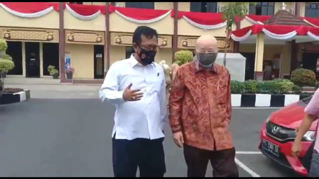 Prof Dr Hardi Darmawan datang ke Polda Sumsel bersama Dirintelkam Polda Sumsel, Kombes Pol Ratno Kuncoro. Foto: Istimewa