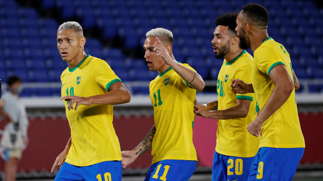 Selebrasi pemain Brasil usai membobol gawang Jerman saat pertandingan Olimpiade Tokyo 2020 di Stadion Internasional Yokohama, Jepang. Foto: Phil Noble/Reuters