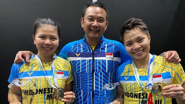 Pelatih kepala ganda putri Eng Hian bersama Greysia Polii/Apriyani Rahayu.  Foto: Dok. PBSI