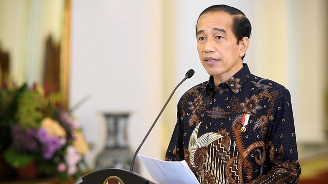 Presiden Joko Widodo memberikan keterangan pers terkait perpanjangan PPKM level 4 di Istana Kepresidenan Bogor, Jawa Barat, Senin (2/8/2021). Foto: Muchlis Jr/Biro Pers Sekretariat Presiden