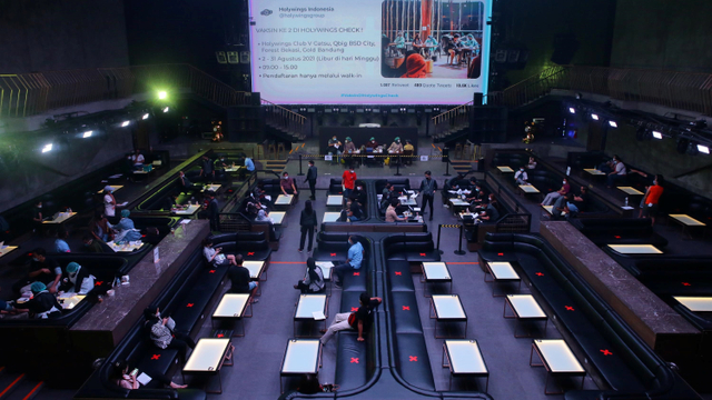 Suasana vaksinasi corona di Holywings Gatot Subroto, Jakarta, Senin (2/8).  Foto: Dok. Holywings