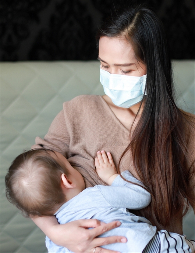 Ibu Menyusui Minum Obat karena Positif COVID-19, Berpengaruh pada ASI Enggak Ya? Foto: Shutterstock
