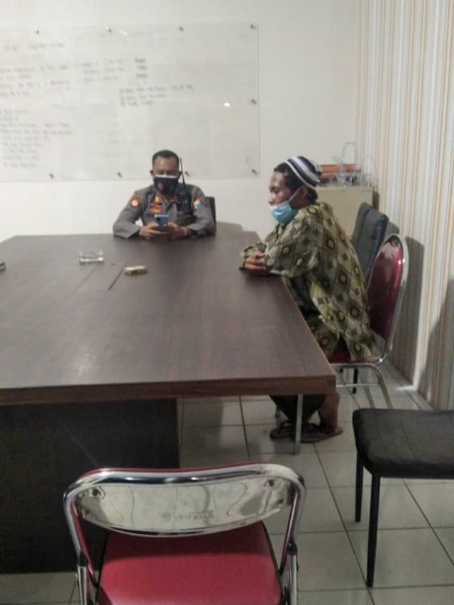 Polisi tangkap AG, pria di Jember yang beri wafer isi silet ke anak-anak. Foto: Dok. Istimewa