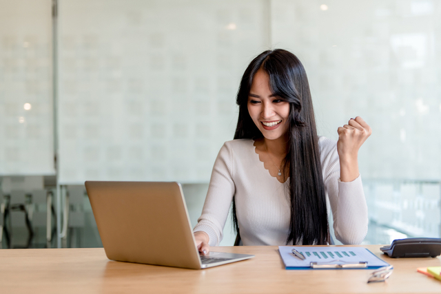 Tips menjaga kondisi keuangan yang sehat atau financially fit bagi milenial. Foto: Shutterstock
