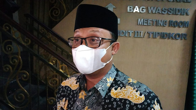 Wakil Bupati Lampung Tengah Ardito Wijaya usai diperiksa tim penyidik Subdit IV Tipidter Ditreskrimsus Polda Lampung, Rabu (14/7). | Foto: Bella Sardio /Lampung Geh
