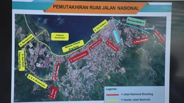 It uslubida turgan qizning onanizm videosi