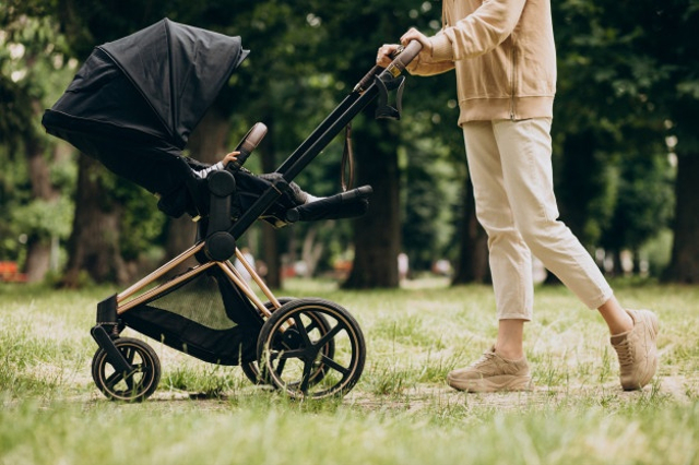 Ilustrasi Perlengkapan Bayi Stroller. Foto: Freepik