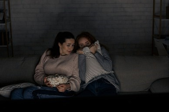 Ilustrasi Nonton Film Horor Terseram Foto: Shutterstock