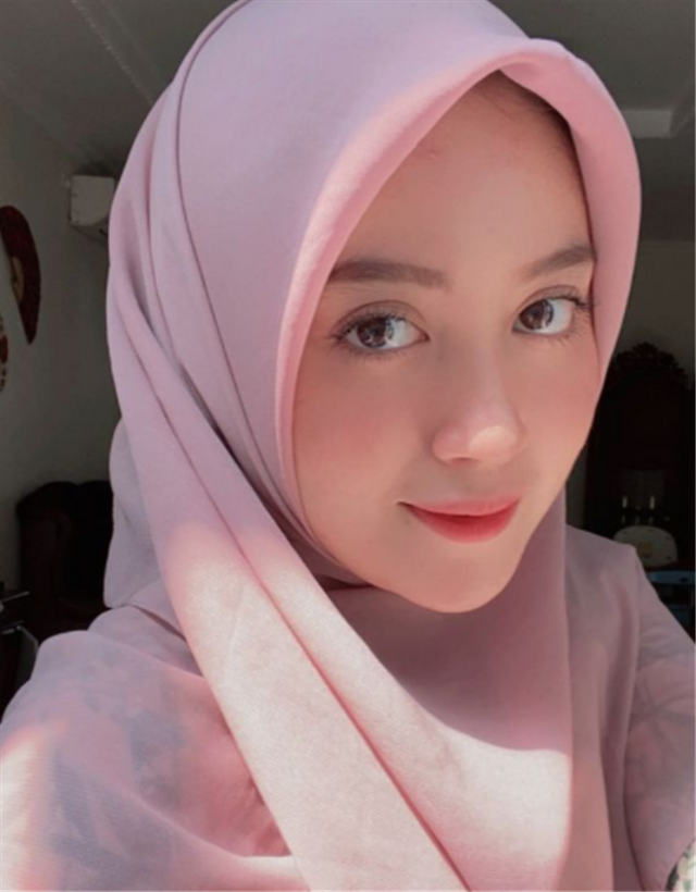Nabilah Eks JKT48 yang kini berhijab. Foto: Instagram/nblh.ayu