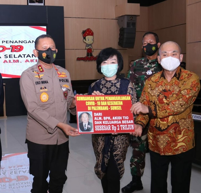 Saksi keenam (batik coklat) yang diperiksa penyidik Polda Sumsel. (foto: dok. istimewa)