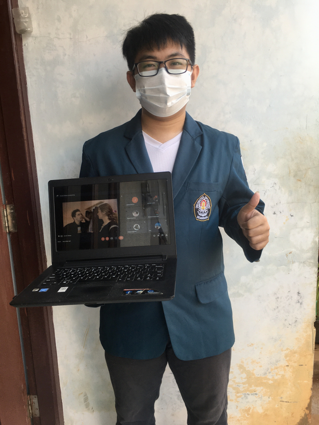 Gambar 1: Proses Belajar Interaktif via Google Classroom (Sumber: Dokumentasi Pribadi)