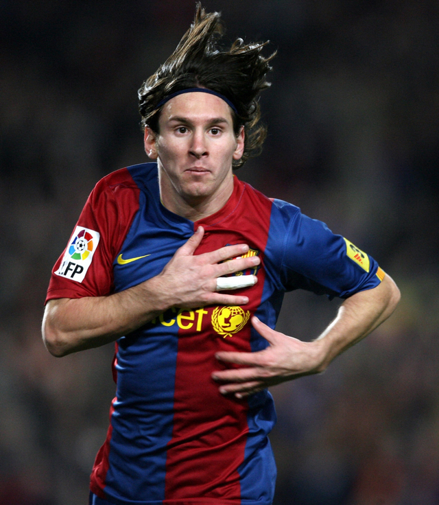 Pemain Barcelona asal Argentina Lionel Messi usai mencetak gol ke gawang Real Madrid, 10 Maret 2007. Foto: LLUIS GENE/AFP
