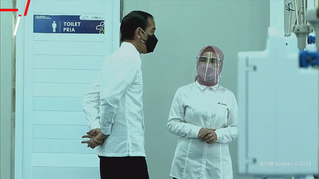 Presiden Jokowi (kiri) meninjau RS Modular Pertamina Tanjung Duren. Foto: Dok.  YouTube Setpres