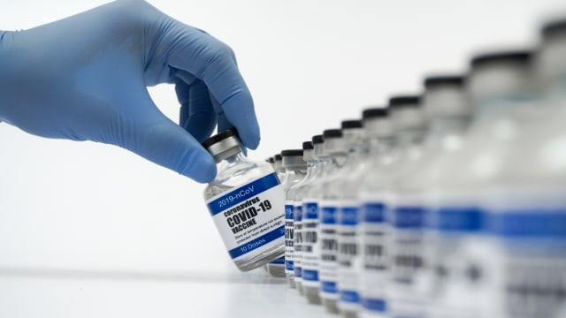 Ilustrasi vaksin corona. Foto: Shutterstock