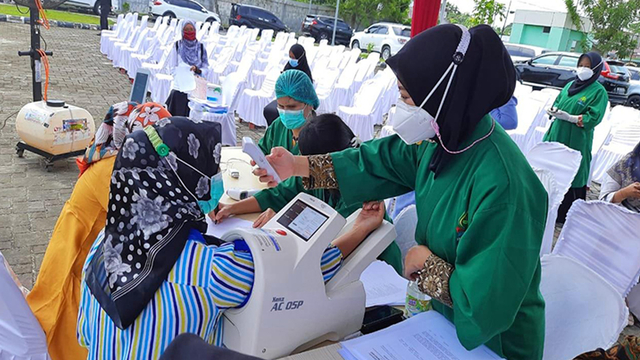 ILUSTRASI vaksinasi dilakukan warga. 