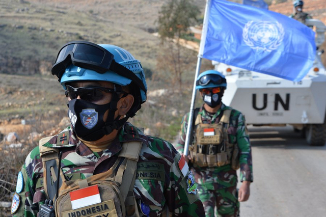 Anggota TNI yang tergabung dalam UNIFIL sedang berpatroli di perbatasan Libanon-Israel. Foto: UN Peacekeeping