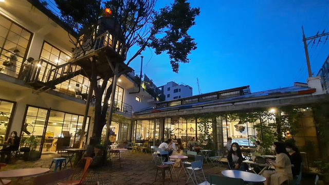 Grandpa Factory, cafe keren bekas pabrik di Seoul, Korea Selatan. Foto: Khiththati/acehkini