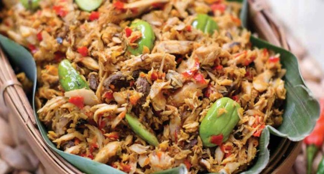 Ilustrasi Resep Tongkol Suwir Pedas Cocok Disantap Dengan Nasi Hangat. Sumber: Buku 100 Resep Keluarga Nusantara Hits di Instagram ala Dapur Susie oleh Susie Agung