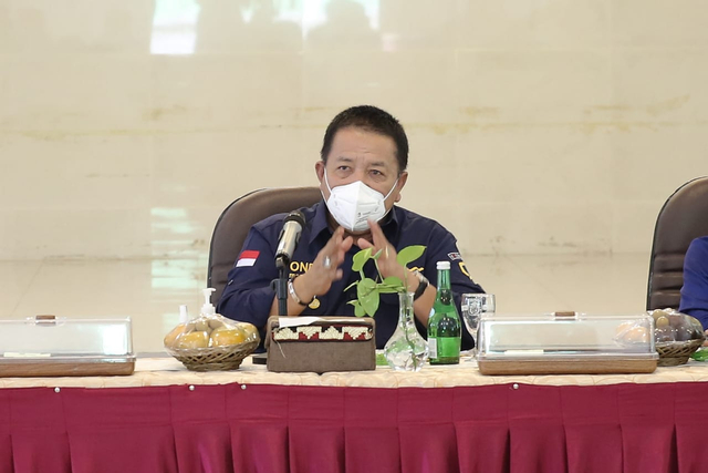 Gubernur Lampung Arinal Djunaidi saat pimpinan Rakor persiapan kunjungan Menteri BUMN dan Menteri Agama RI, Sabtu (7/8) | Foto : Adpim Pemprov Lampung