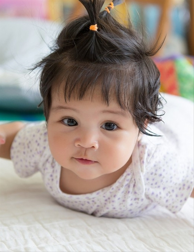 Di Usia Berapa Bayi Bisa Mengangkat Kepalanya Sendiri? Foto: Shutter Stock