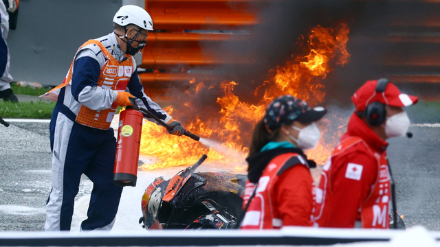 Kecelakaan pada ajang MotoGP Styria di trek balap Red Bull Ring di Spielberg, Austria pada 8 Agustus 2021. Foto: Borut Zivulovic/REUTERS