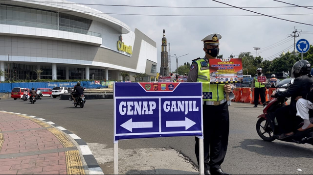 Kapolres Cianjur, AKBP Doni Hermawan, saat sosialisasi ganjil genap di masa PPKM. Foto: Dok. Istimewa