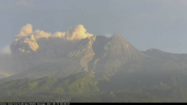 Awan panas guguran Gunung Merapi, pada Senin (10/8) pukul 06.43 WIB. Foto: BPPTKG