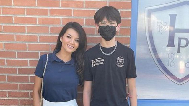 Farah Quinn dan anaknya. Foto: Instagram @farahquinnofficial