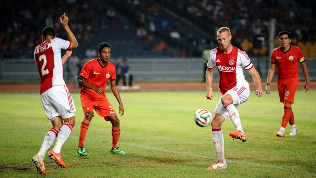 Laga Persija vs Ajax Amsterdam di Jakarta pada tahun 2014. Foto: Getty Images