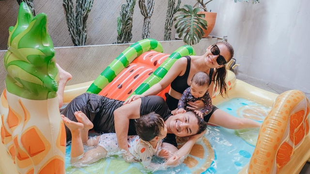 Tips Merawat Kolam Renang Tiup untuk Anak seperti yang Dimiliki Chelsea Olivia Foto: Instagram/@chelseaoliviaa