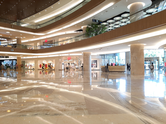 Suasana Pakuwon Mall Surabaya saat PPKM. Foto-foto: Amanah Nur Asiah/Basra