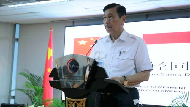 Menko Marves Luhut B. Pandjaitan terima donasi bantuan medis untuk penanganan COVID-19 dari pemerintah Tiongkok. Foto: Humas Kemenko Marves