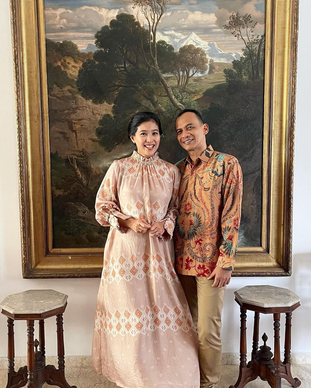 Olivia Zalianty dan suami. Foto: Instagram @oliviazalianty