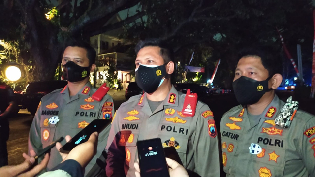 Kapolresta Malang Kota AKBP Budi Hermanto (tegah), menegaskan 57 polisi Polresta Malang Kota siap donor konvalesen. Foto/Ulul Azmy