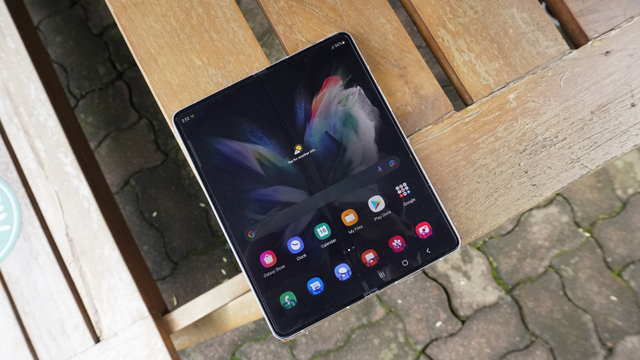 Samsung Galaxy Z Fold 3. Foto: Bianda Ludwianto/kumparan
