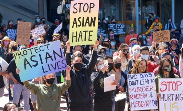 Masyarakat berketurunan Asia melakukan aksi demo protes Asian Hate di New York, Amerika Serikat (Shutterstock)