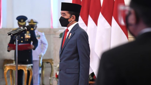 Presiden Joko Widodo saat Penganugerahan tanda kehormatan Bintang Mahaputera, Bintang Budaya Parama Dharma, dan Bintang Jasa dalam penanganan pandemi COVID-19. Foto: Biro Pers Sekretariat Presiden
