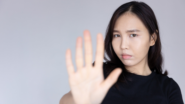 Ilustrasi Perempuan Menolak. Foto: Shutter Stock